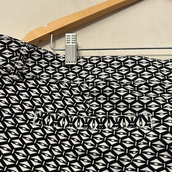 ana black white geometric pattern twill shorts Size 18 New - Picture 7 of 11